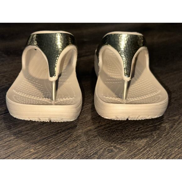 Crocs Sloane Gold Hammered Beige Thong Sandals W8 - Picture 11 of 13